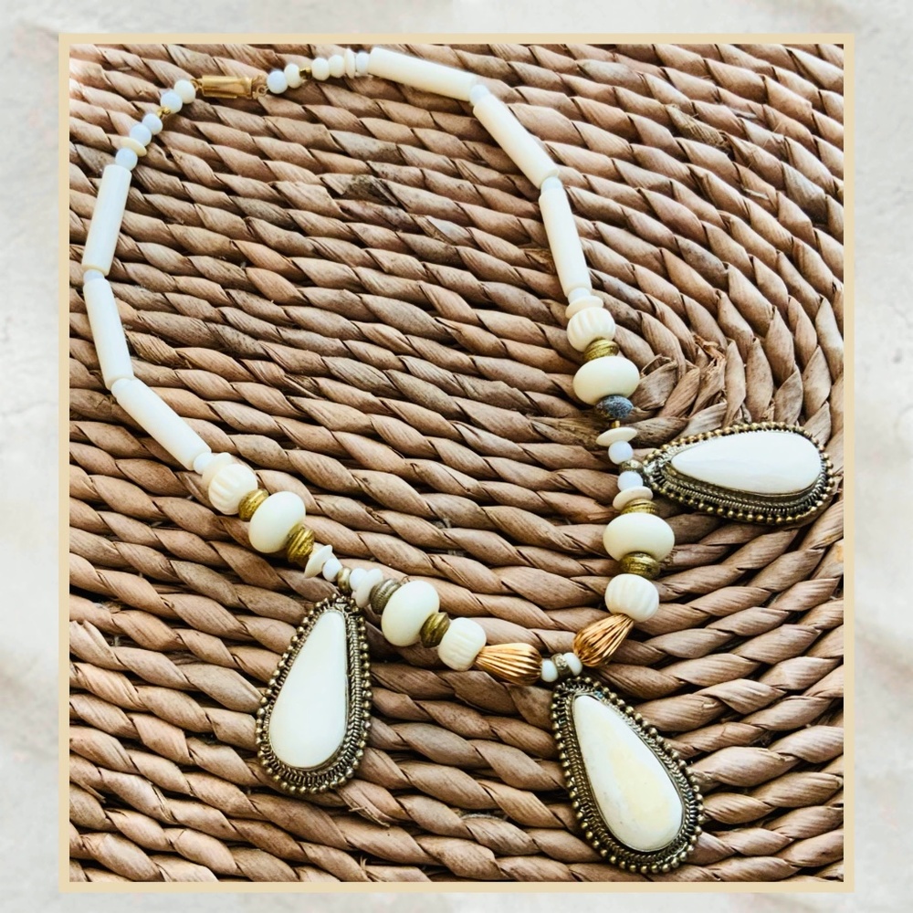 HANDMADE NECKLACE -VINTAGE TRIBAL BONE NEW CONDITION - BOHEMIAN VIBE